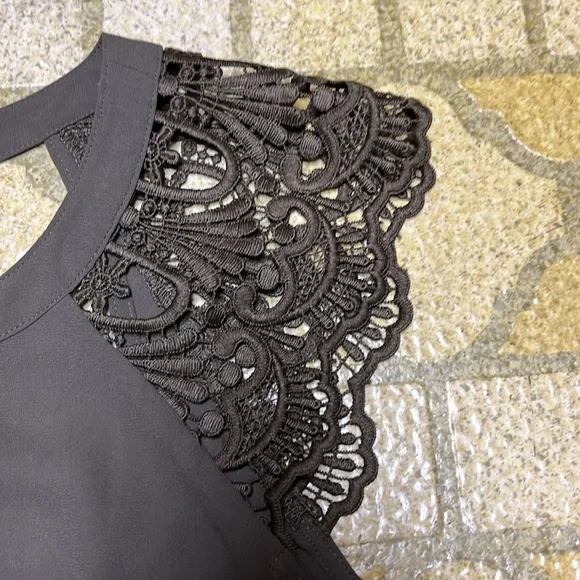 BNWOT Express sleeveless dressy top - Picture 4 of 13